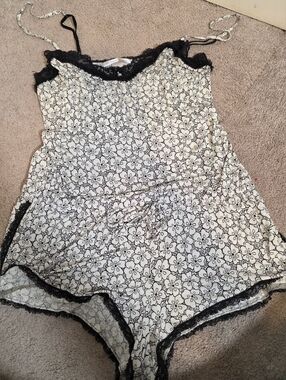 VTG Y2K 2000s VS Victoria’s Secret Black & White Floral Bow Tie Babydoll Modal M